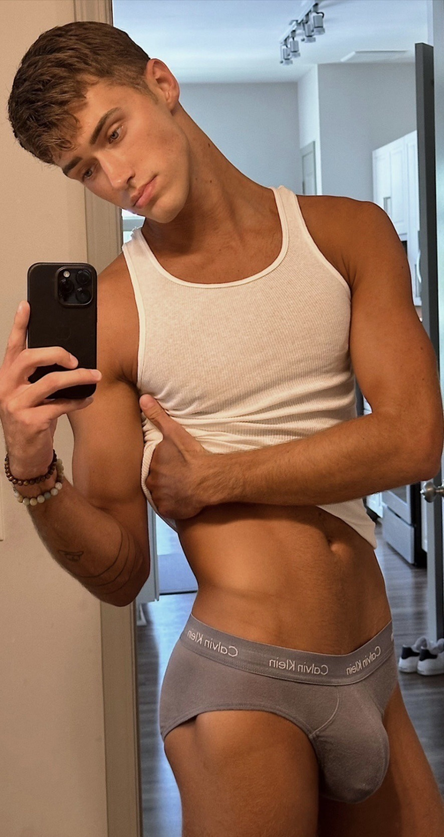 twink selfie in mirror